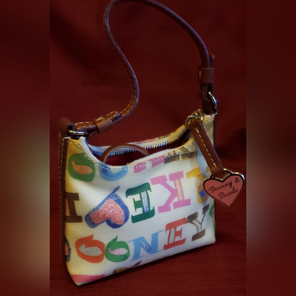 Dooney & Bourke 👛 Multicolor Women's Wristlet NWOT - Picture 3 of 13